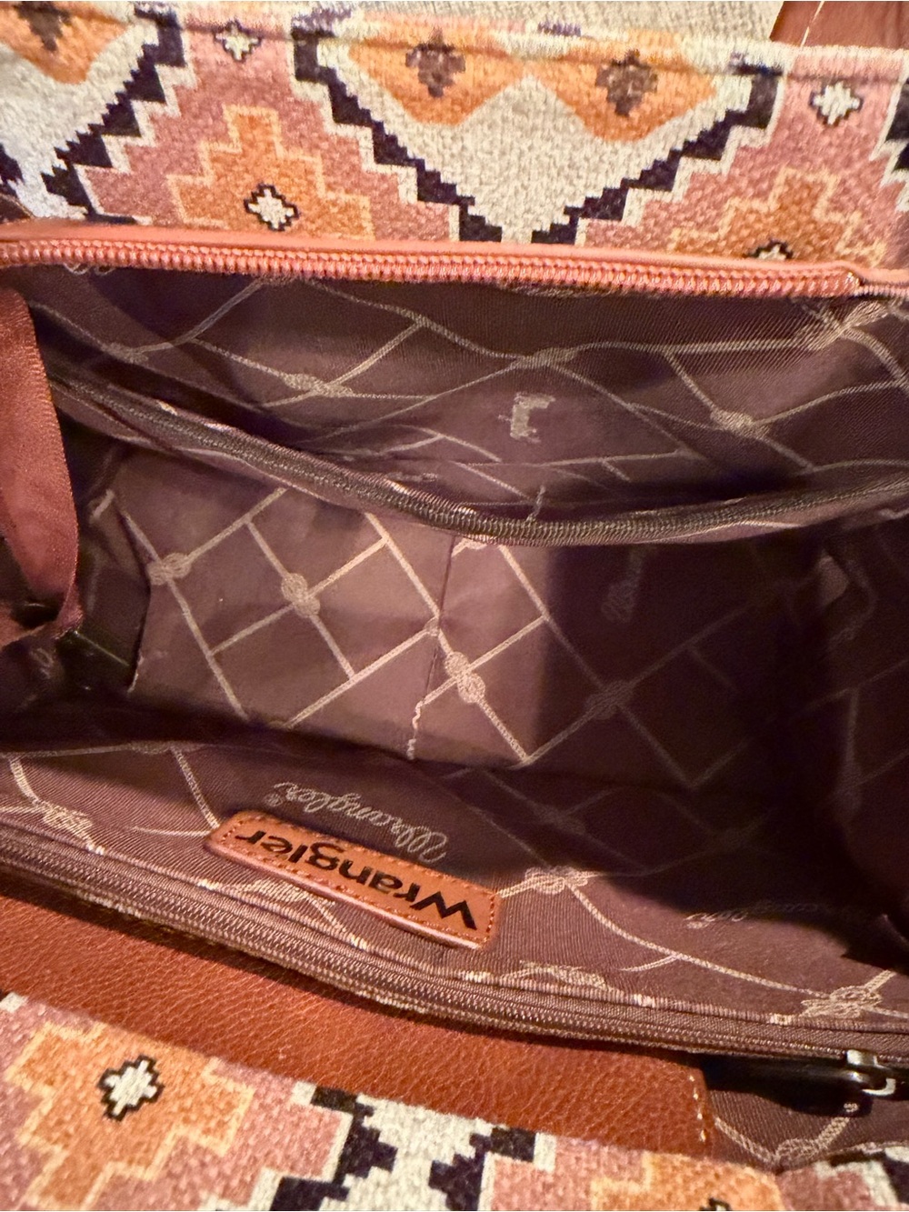 Wrangler Aztec Patterned Canvas Crossbody Bag in Cream and Tan - Picture 7 of 12